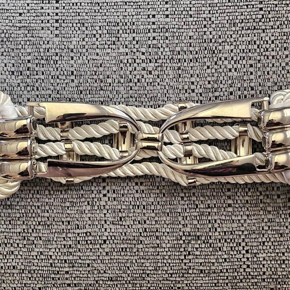 Cache Belt White w/silver accents Size Small - Picture 7 of 9